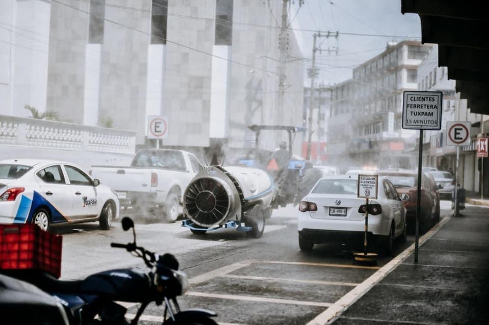 En Tuxpan, combaten a COVID-19 con turbina sanitizante