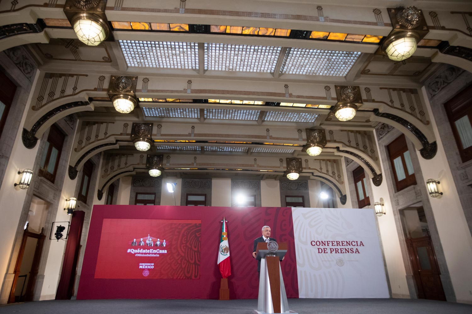 Hay indicios de recuperación económica, asegura AMLO