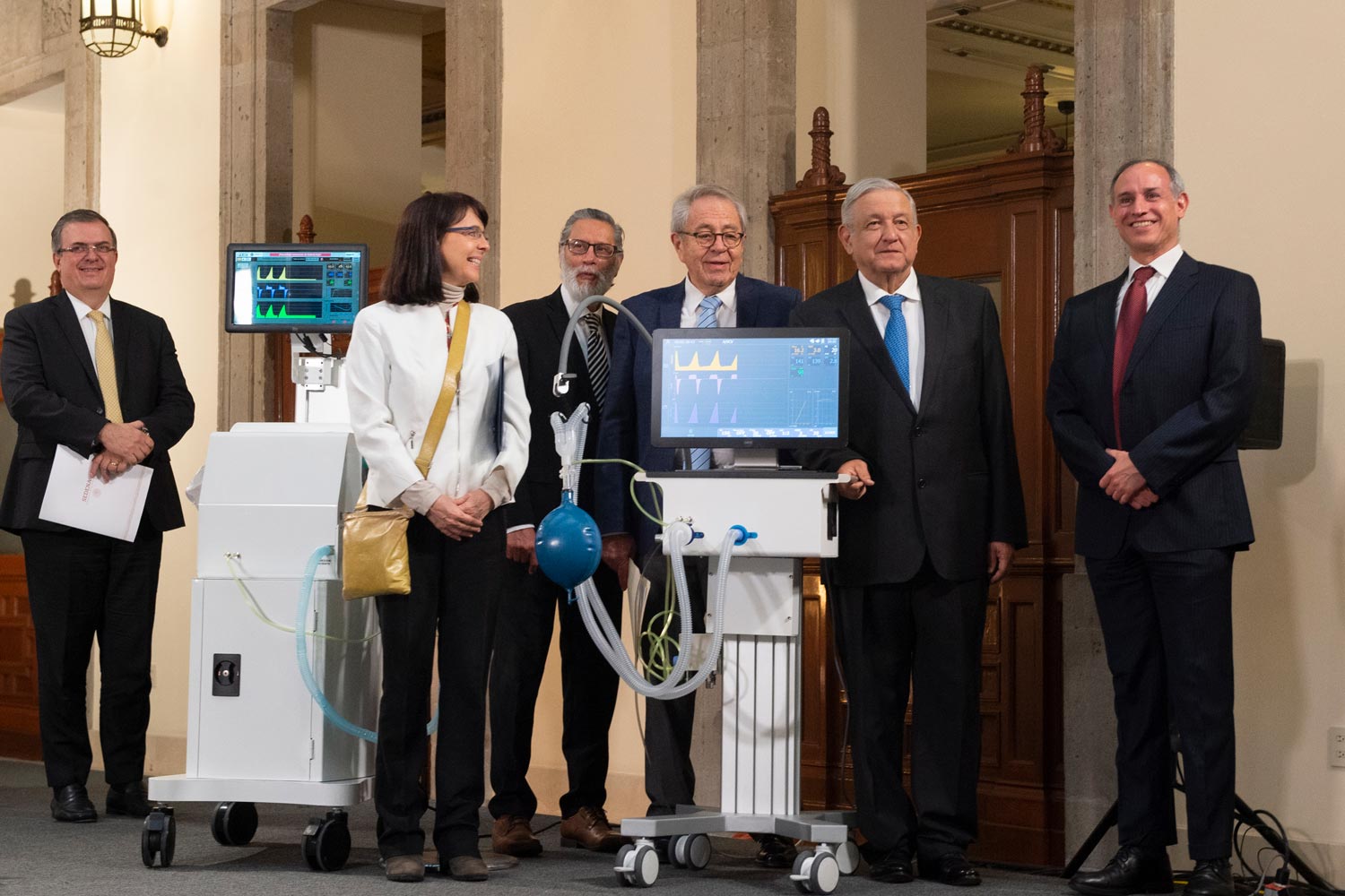 Presentan ventiladores mexicanos para pacientes COVID-19