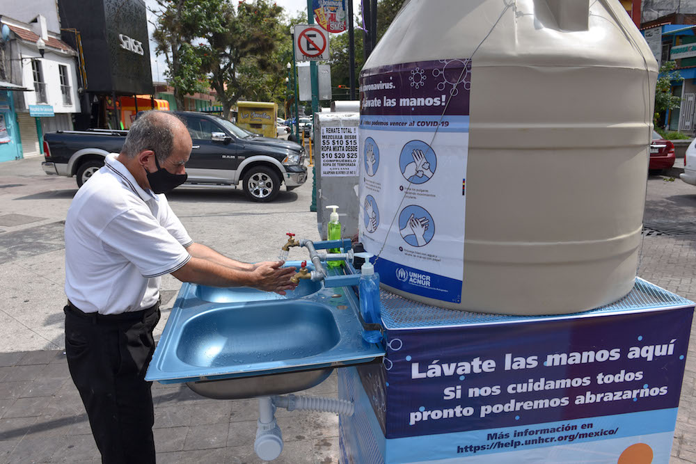 Ayuntamiento de Xalapa y Acnur instalaron dos lavamanos públicos en puntos estratégicos
