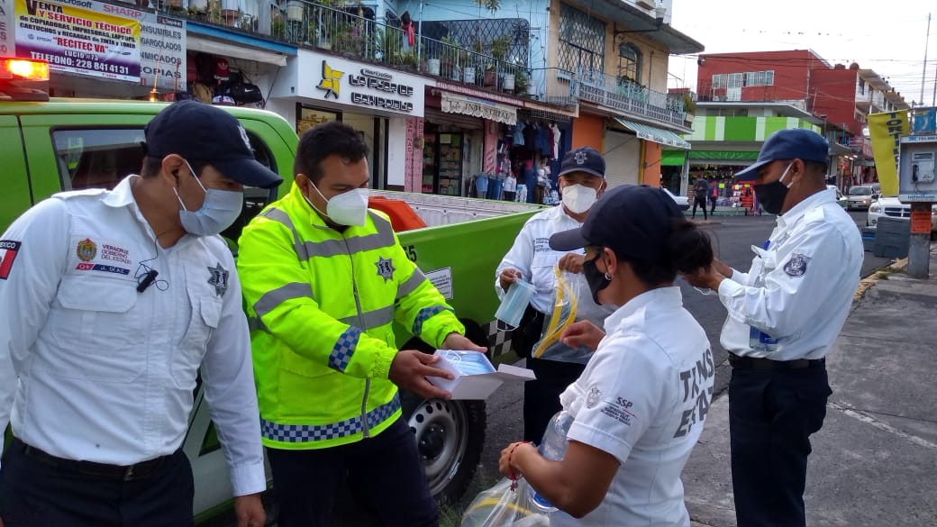 Se solidariza Eric Cisneros con trabajadores de Tránsito del Estado; les dio equipo de protección