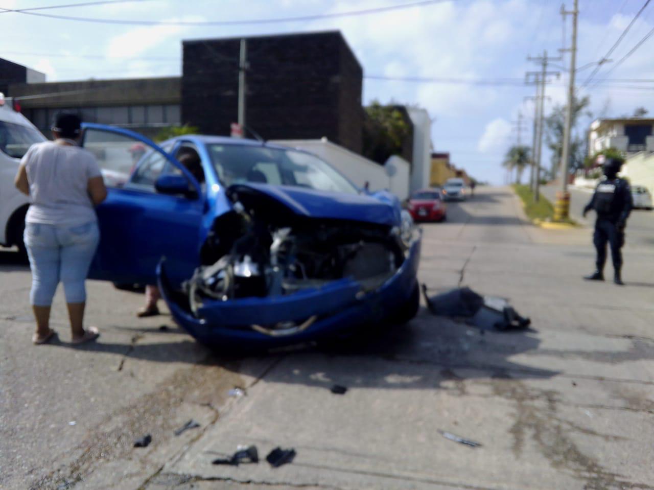 Se accidentó camioneta del Ejército Mexicano en Coatzacoalcos; no hubo lesionados