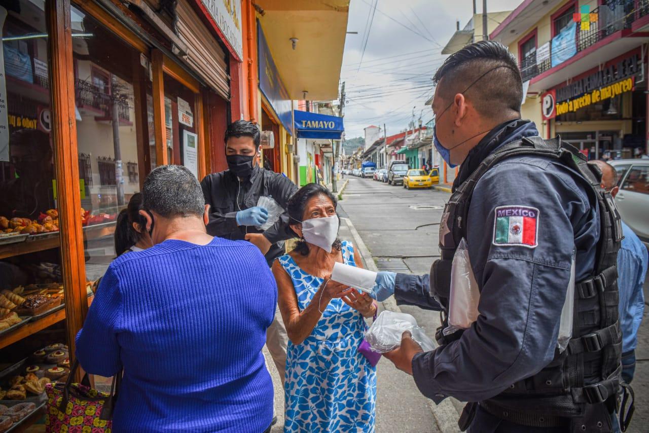 Ayuntamiento de Xalapa distribuye 160 mil cubrebocas para minimizar contagios por COVID-19
