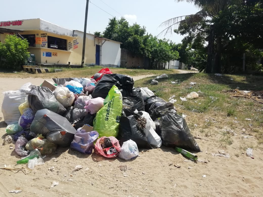 Basura en calles de Coatzacoalcos contribuye a encharcamientos durante temporada de lluvias