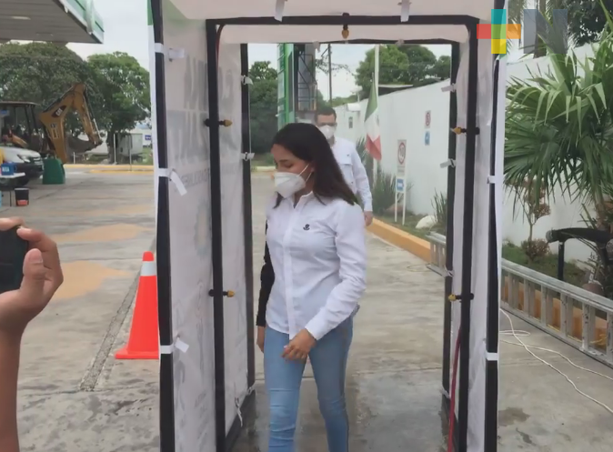 Gasolinera dona cabina desinfectante al gobierno municipal de Poza Rica