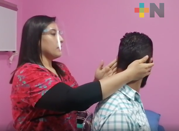 Propone Ayuntamiento de Coatepec ejercicios de estiramiento y movilización para personal de oficina
