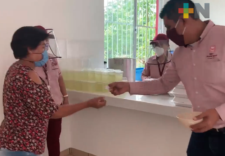 Centros comunitarios en Poza Rica continúan con entrega de ayuda alimentaria