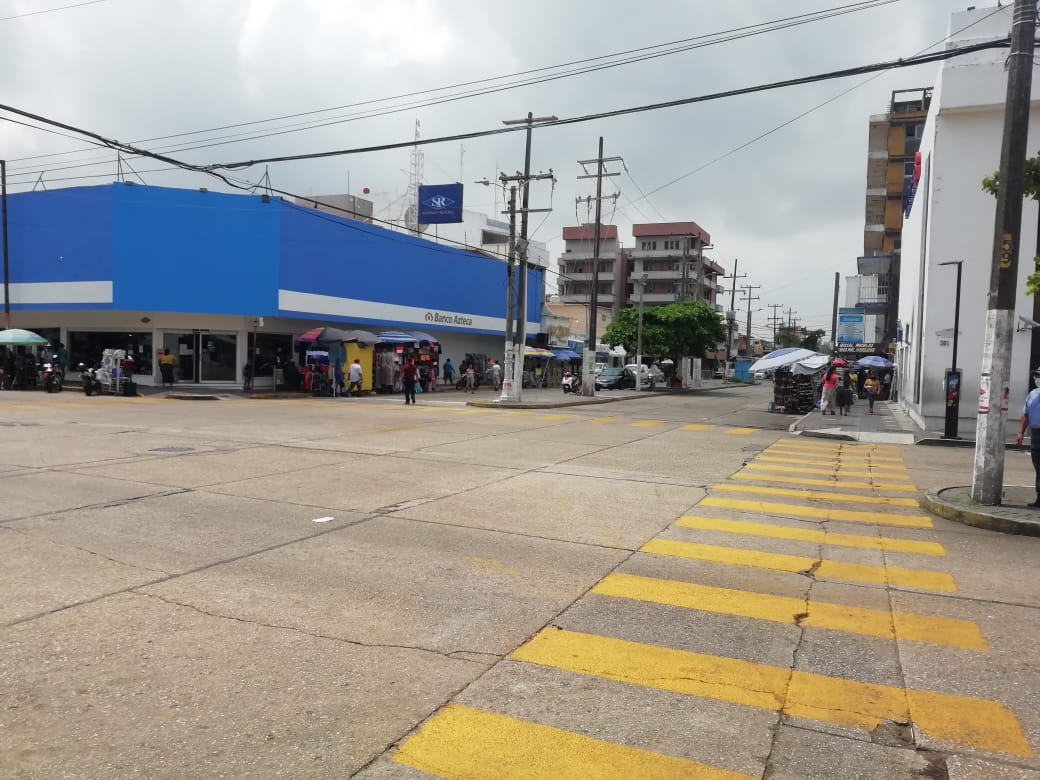 Para evitar aglomeraciones, retiran a vendedores ambulantes en Coatzacoalcos