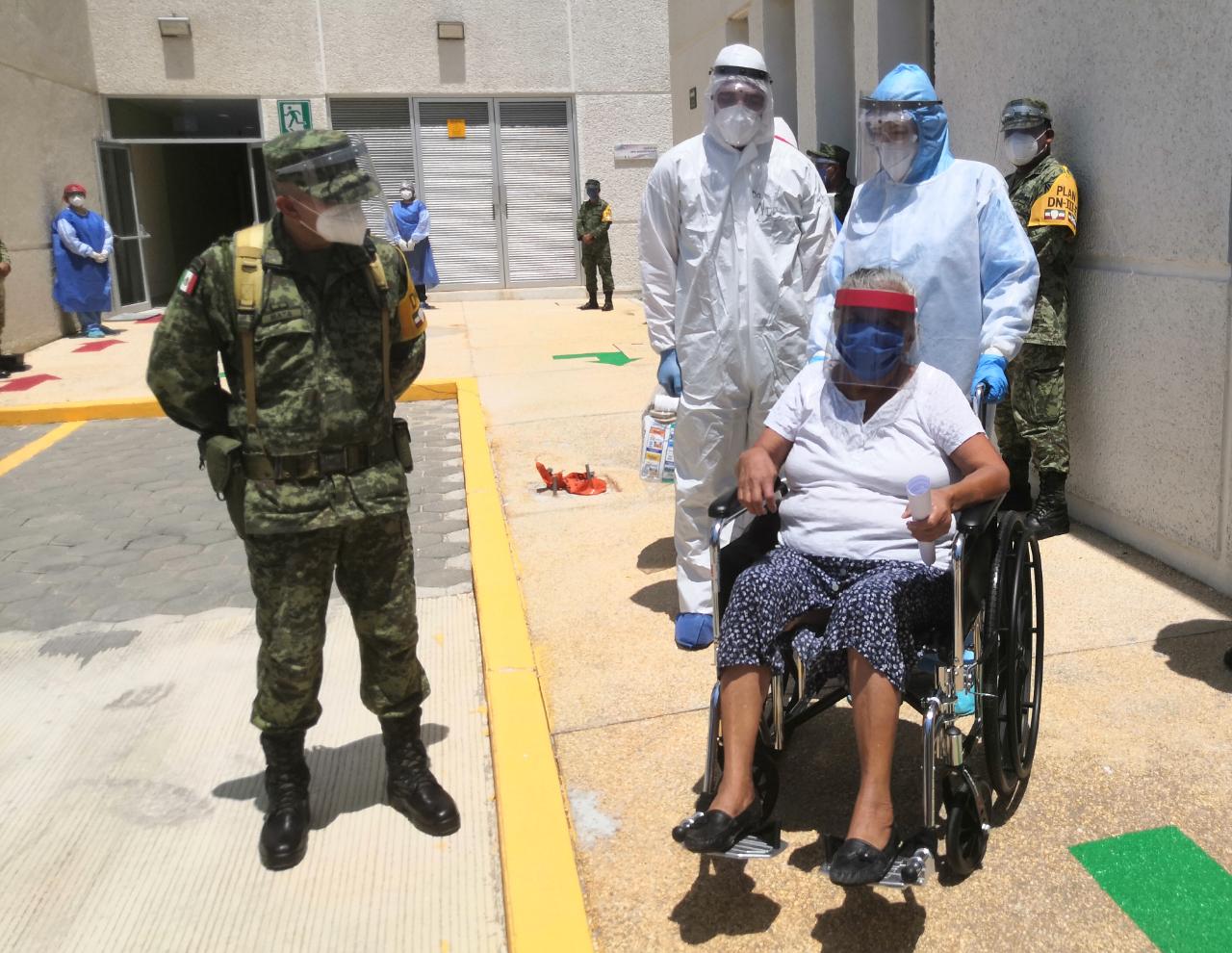 Paciente de 74 años de edad vence al COVID-19 en Coatzacoalcos; la dan de alta