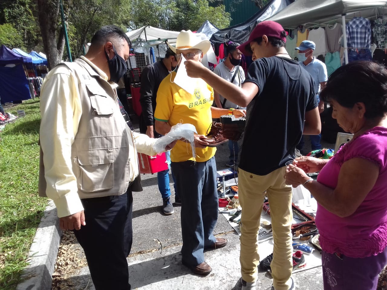 Aumentan contagios de COVID-19 en Xalapa; personas vacunadas dejan las medidas sanitarias