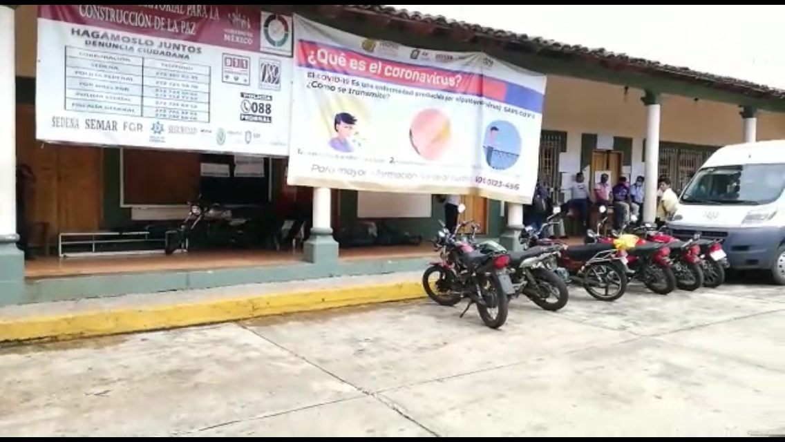 Inconformes con su nuevo alcalde, empleados municipales tomaron palacio municipal de Coetzala
