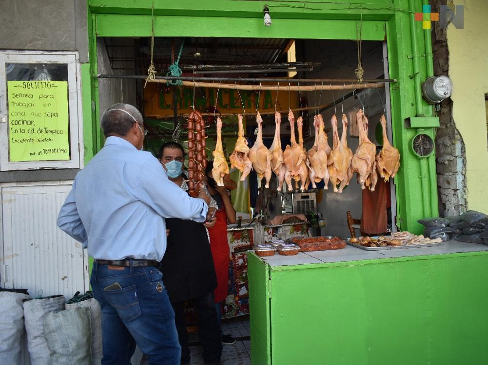 Debido a semáforo rojo, en Tantoyuca realizan inspección a comercios