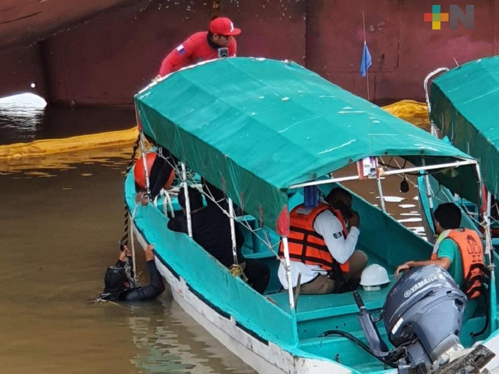 Dos trabajadores desaparecidos tras hundimiento de lancha de Pemex en río Coatza