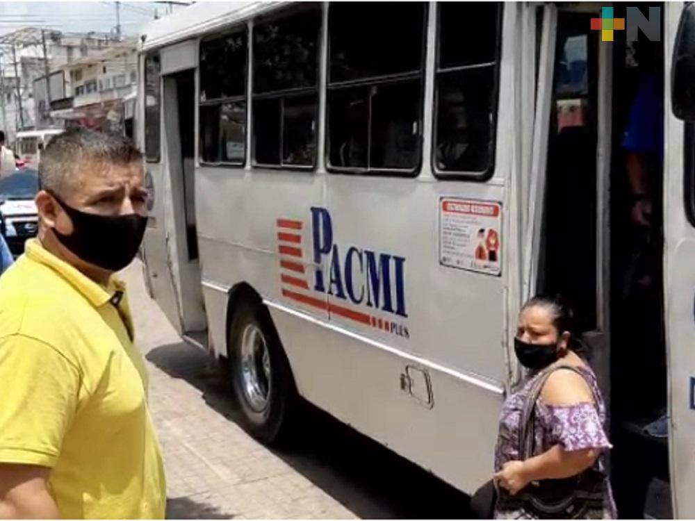 En Papantla, sancionan a conductores del transporte público que omiten protocolos de salud en unidades