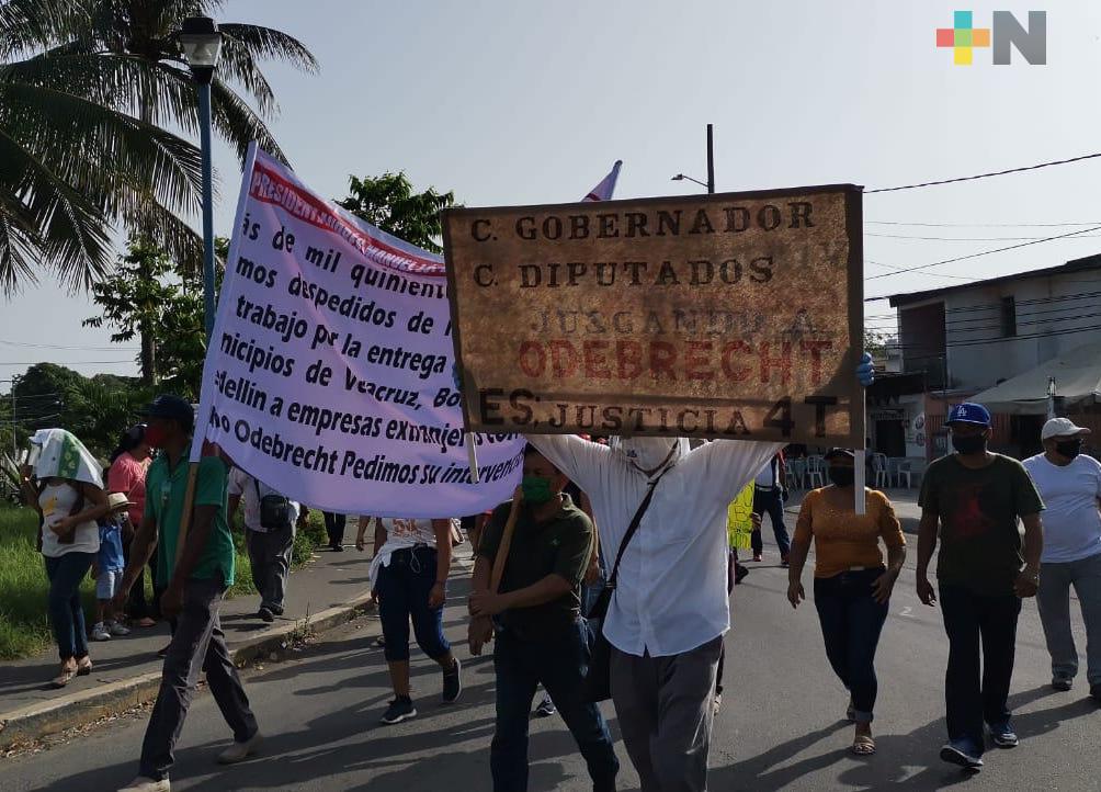 Se manifiestan extrabajadores del desaparecido Sistema de Agua y Saneamiento Metropolitano