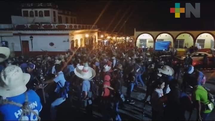 Xiqueños se aglomeraron en la «noche de los cencerros»