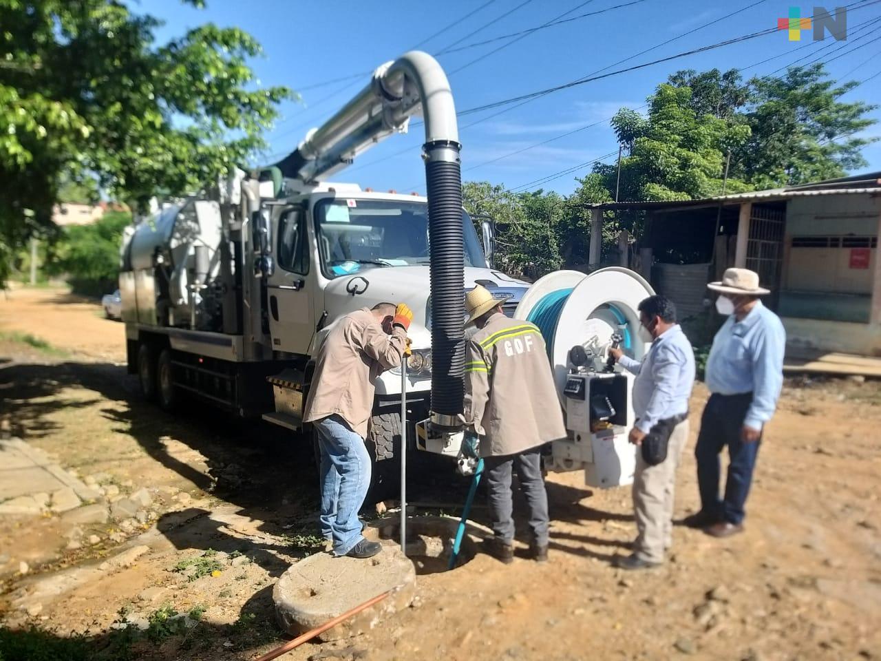 Animales putrefactos y escombro en drenaje de Tres Valles