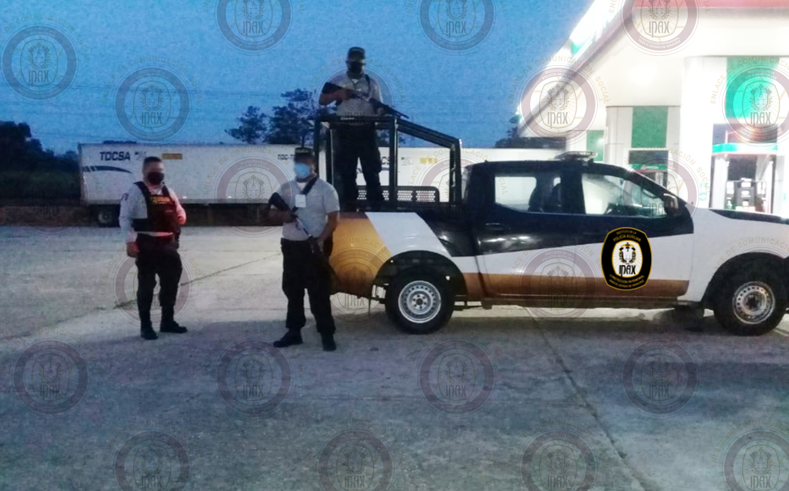 Frustra elemento del IPAX intento de asalto en gasolinera de la autopista Nuevo Teapa-Cosoleacaque