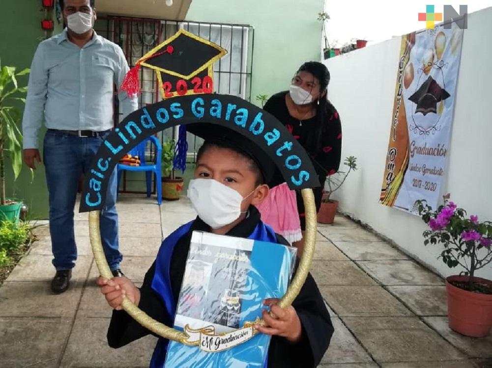 Jardín de Niños de Coatzacoalcos celebra graduación de egresados en sus hogares