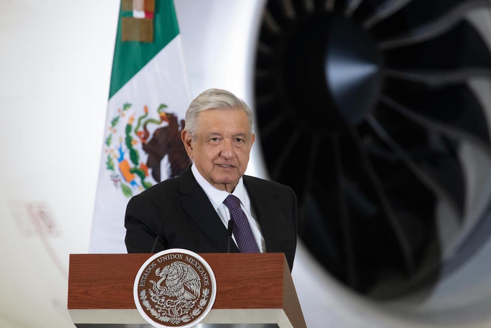 Conferencia frente al avión presidencial muestra lujos de gobiernos neoliberales: presidente
