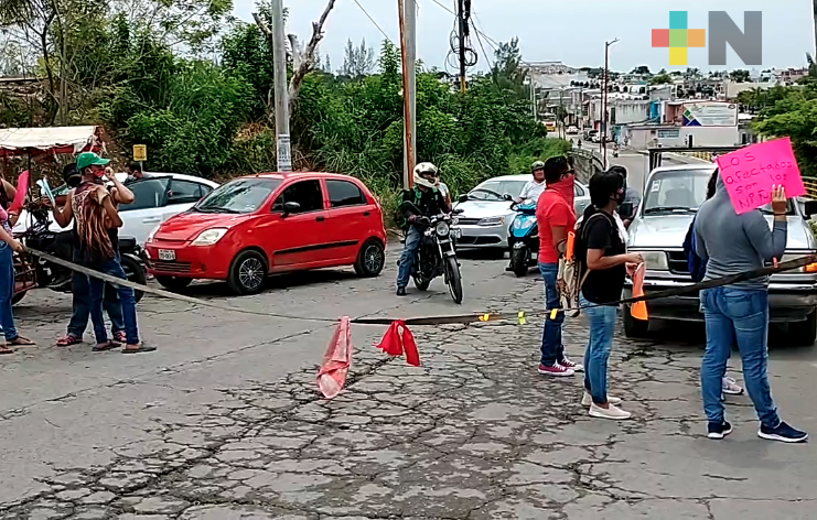Manifestantes exigen mejor servicio de CFE en zona norte de la ciudad de Veracruz