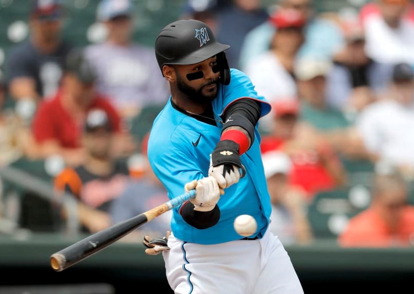 12 integrantes de los Marlins de Miami dieron positivo a COVID-19; MLB suspende juegos