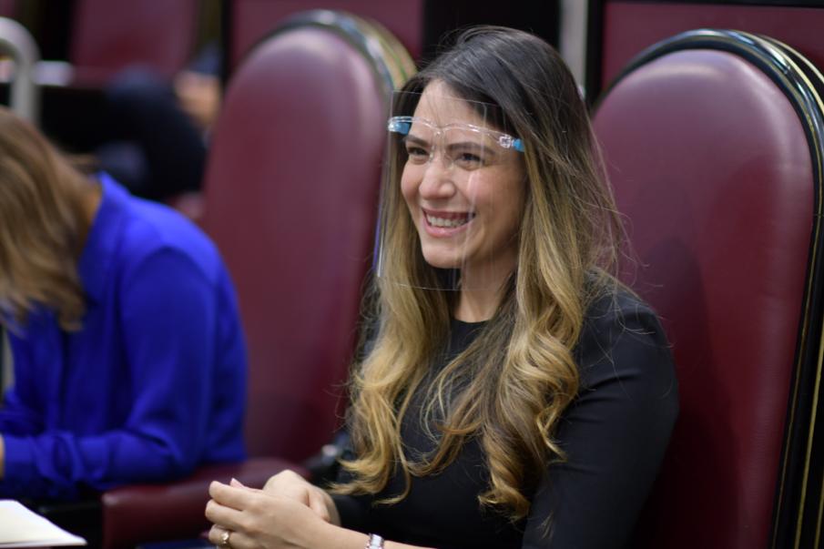 Piden que lengua de señas esté en discursos oficiales