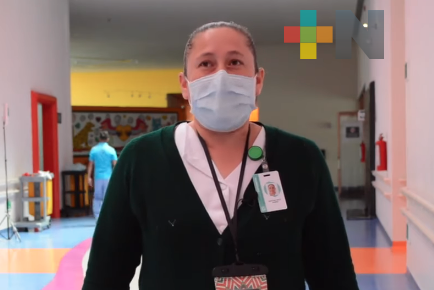 Enfermera no dejará de cuidar a pacientes, a pesar de haber perdido a familiar por coronavirus