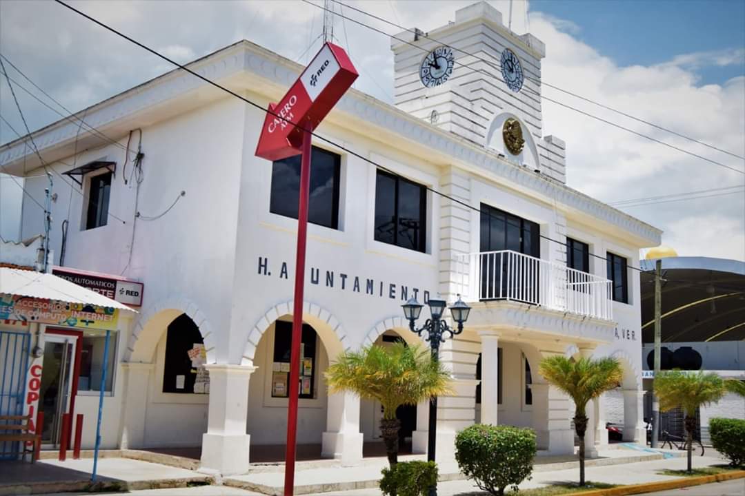 Emitieron licitaciones para construir Centro de Salud en municipio de Oluta y rehabilitar Hospital de Playa Vicente