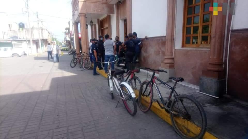 Policías de Tecolutla se manifiestan, exigen trato justo y adecuadas condiciones laborales