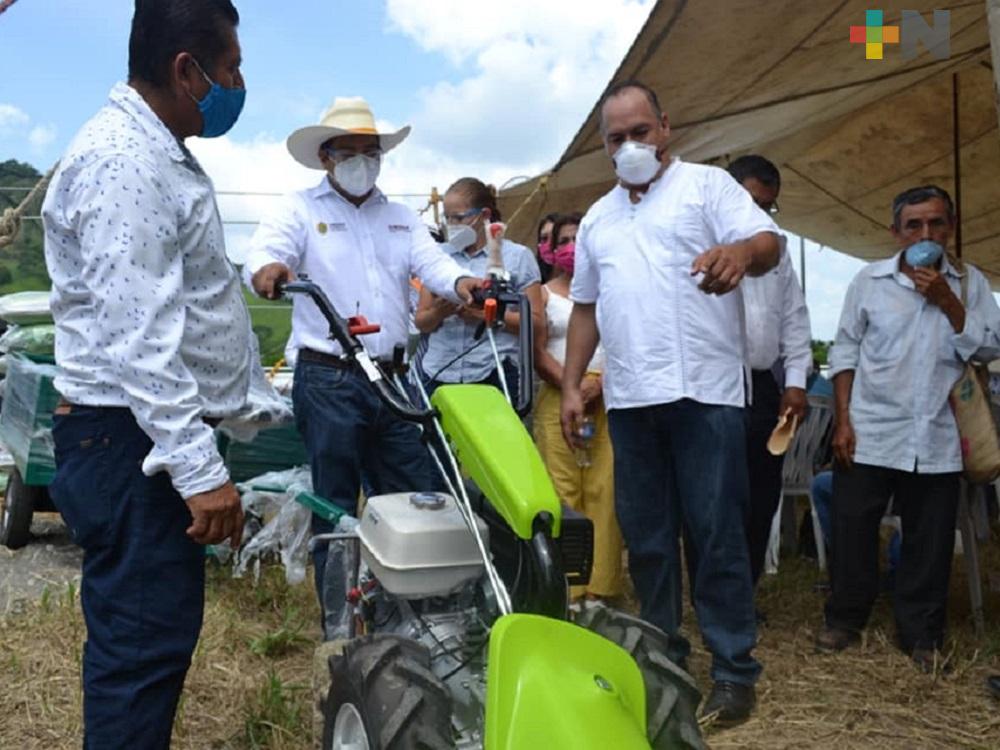 Sedarpa continúa con entrega de insumos en la Huasteca Norte