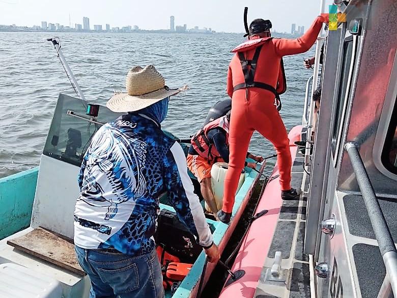 Semar rescata con vida a 6 personas perdidas en lancha frente a Antón Lizardo
