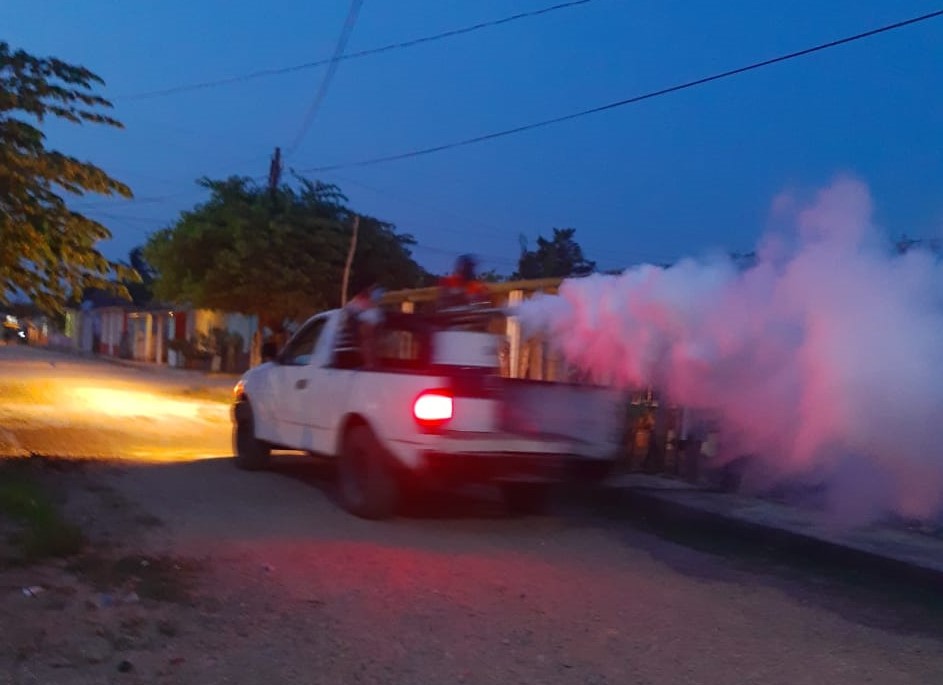 Inicia campaña de  fumigación contra mosquitos vectores en Tlacojalpan