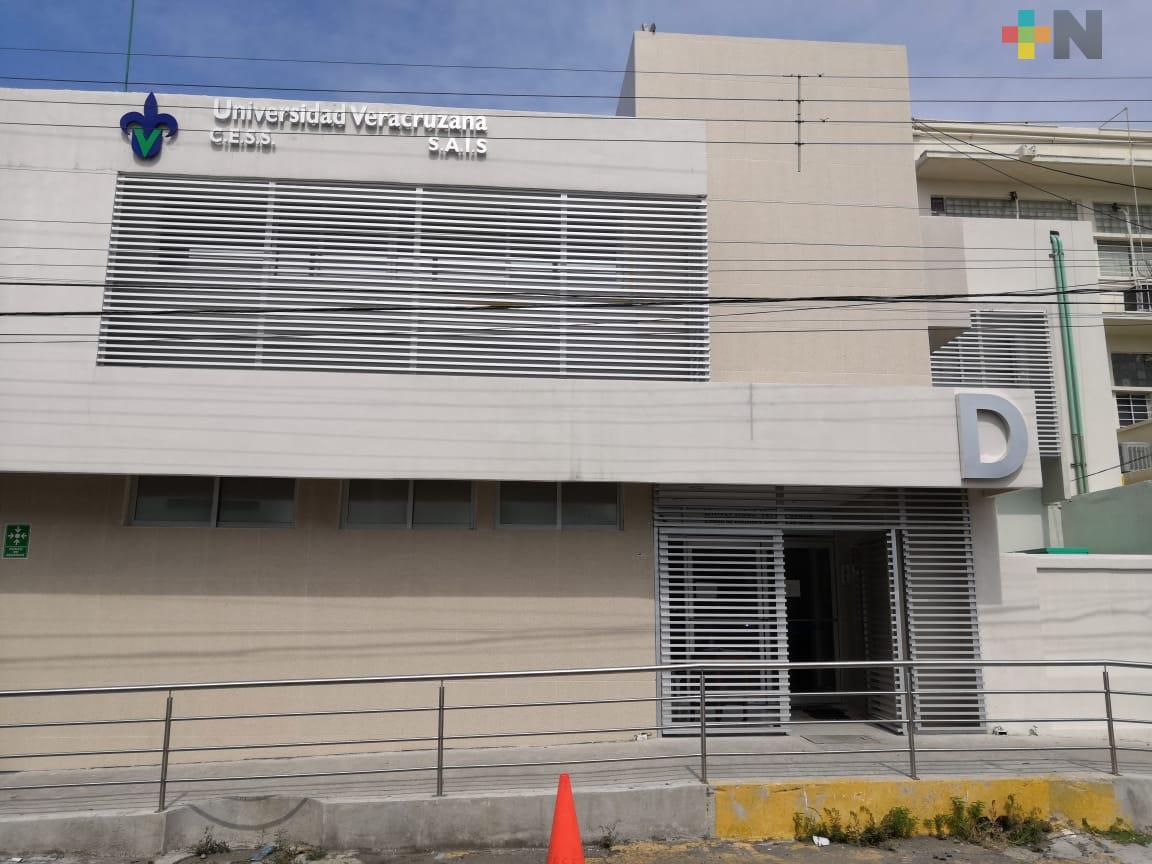 Con tercera ola crece demanda de pruebas PCR en Centro de Estudios y Servicios en Salud de la UV