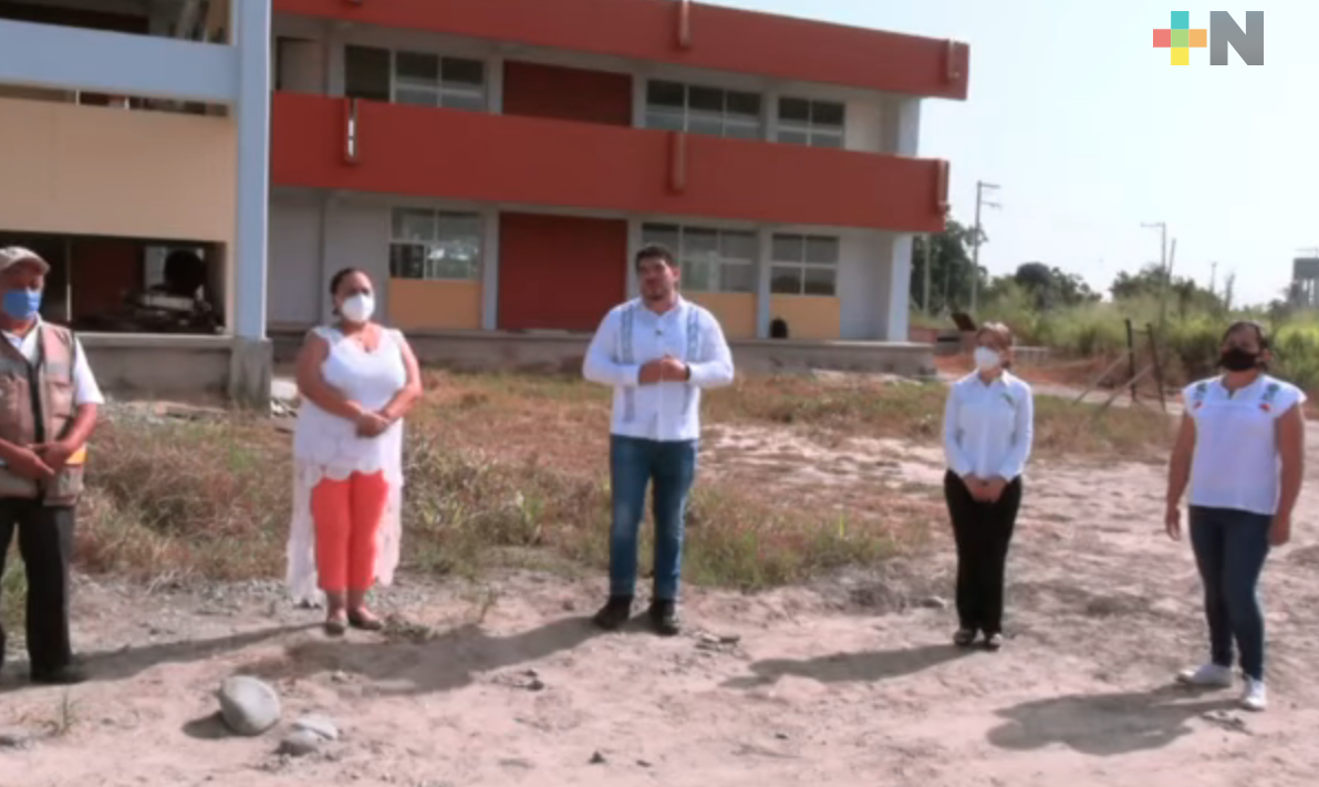 Zenyazen Escobar verifica obras de infraestructura educativa en zona centro-norte de Veracruz