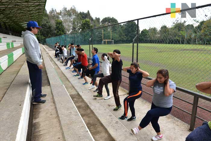 La UV activa físicamente en línea, a los trabajadores