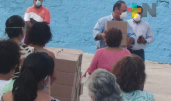 Ayuntamiento de Ixhuatlán de Madero entregó despensas y apoyo sanitario a comunidades