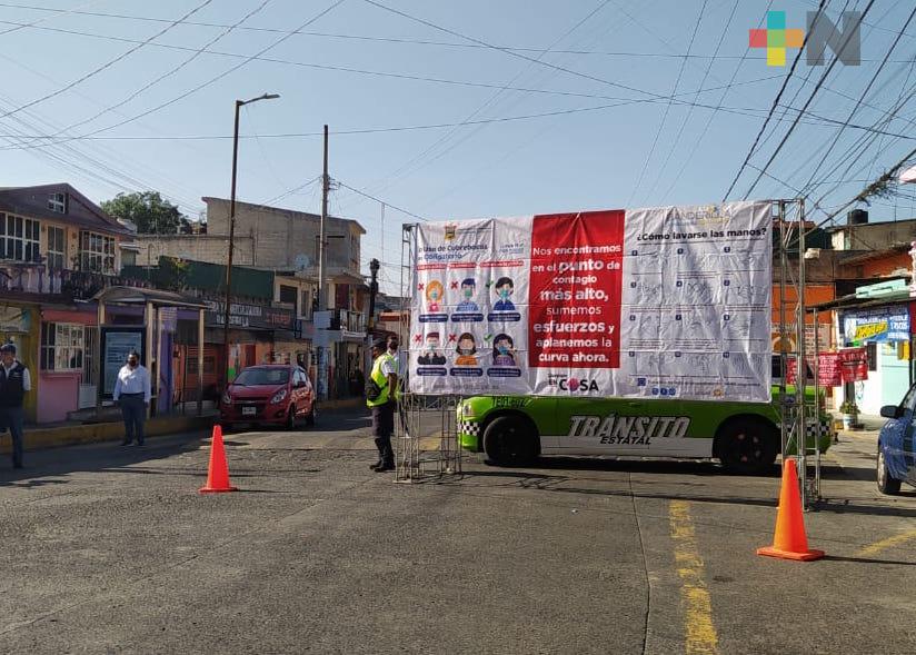 Ayuntamiento de Banderilla cierra paso de su zona comercial