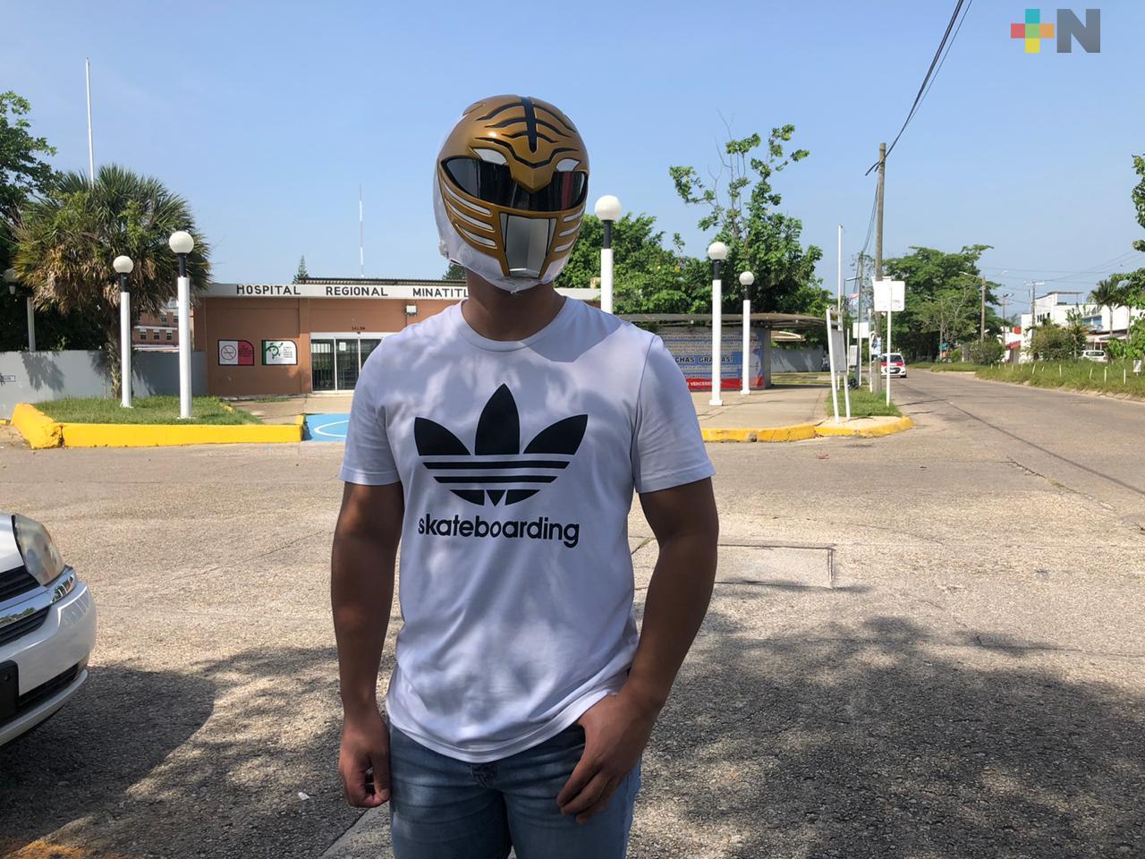 De camillero en hospital de Minatitlán, a un Power Ranger