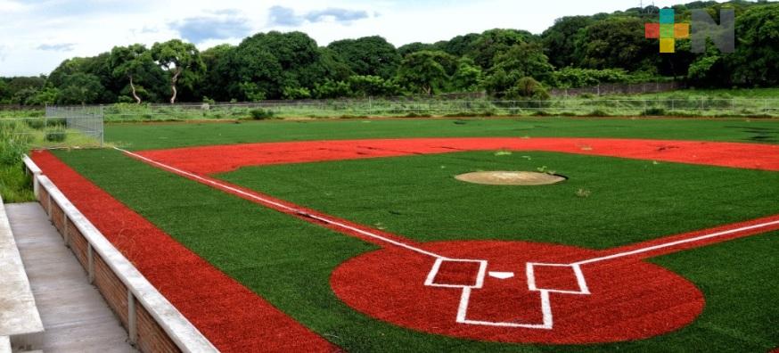 Anuncian mejoras en espacios deportivos de San Andrés Tuxtla