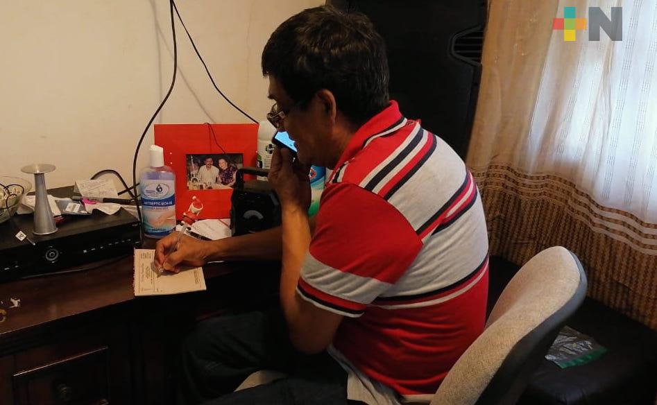 Por iniciativa propia y de forma gratuita, ofrece consultas a personas sospechosas de COVID-19