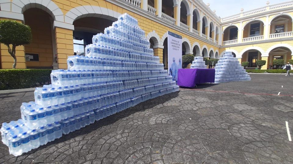 Autoridades de Orizaba donaron suministros al personal médico del hospital de Río Blanco