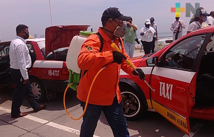 Tránsito del Estado desinfecta taxis y camiones urbanos de Veracruz-Boca del Río