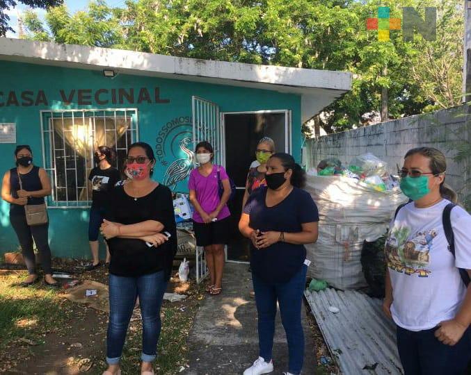 Ante robo de energía eléctrica, fraccionamiento de Veracruz pone barda a colonia colindante