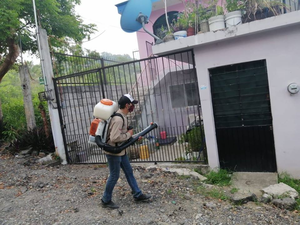 En Poza Rica realizan jornadas de fumigación para evitar propagación del mosco transmisor del dengue