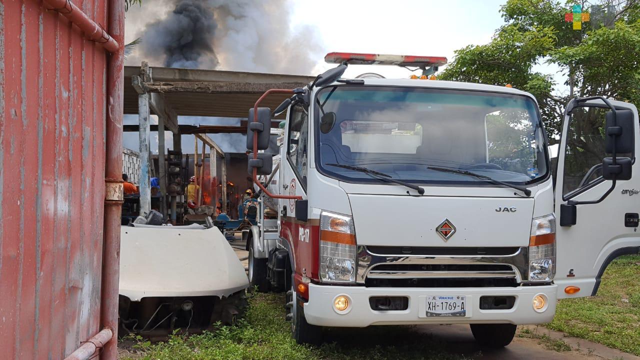 Se registra incendio en taller electromecánico en Coatzacoalcos