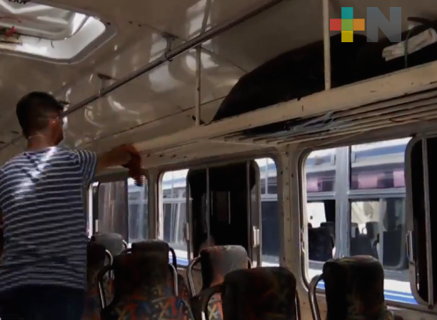 Sanitizan unidades en Central Camionera de Autotransportes Banderilla