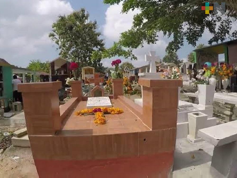 Reportan 52 inhumaciones de personas fallecidas por COVID-19 en panteón de Minatitlán