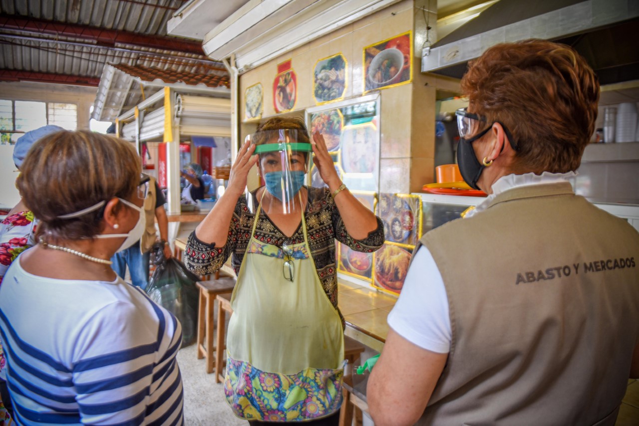 Distribuye ayuntamiento caretas de protección en La Rotonda