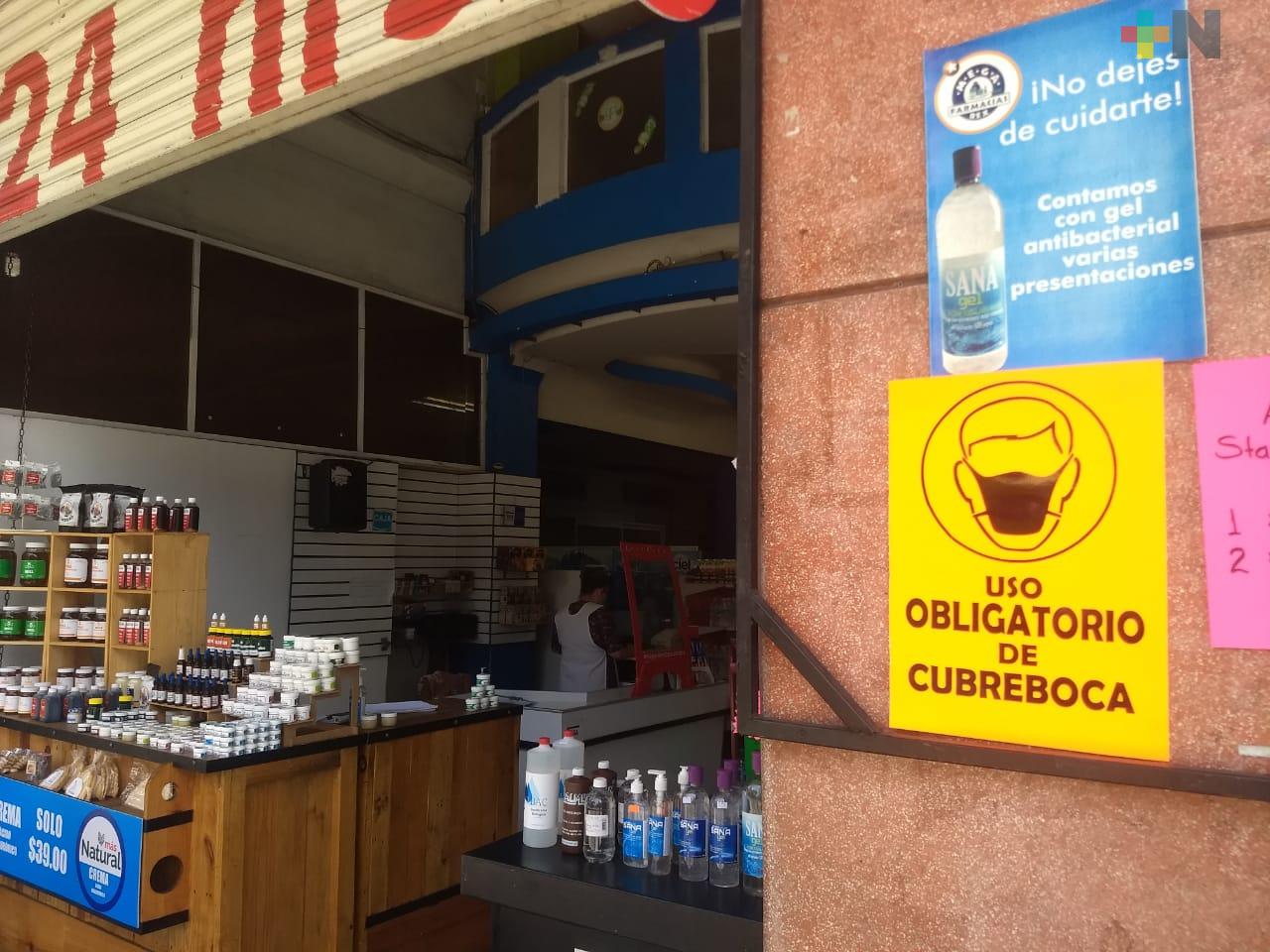 El uso obligatorio de cubrebocas ha molestado a clientes en negocios de Xalapa